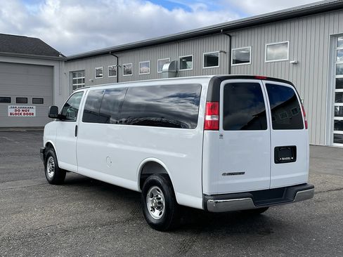 Used 2025 Chevrolet Express 3500 LT w/ LT Preferred Equipment Group RWD image 7