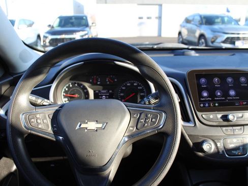Used 2023 Chevrolet Malibu LS image 19