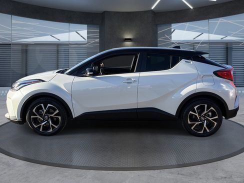 Used 2020 Toyota C-HR XLE FWD image 3