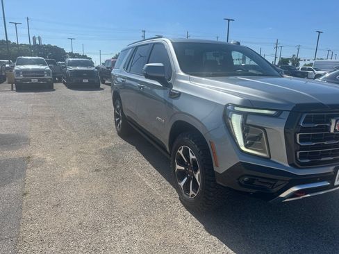Used 2025 GMC Yukon AT4 w/ AT4 Premium Package AWD/4WD image 7