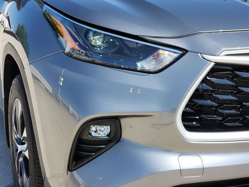 Certified 2026 Toyota Highlander XLE AWD/4WD image 9