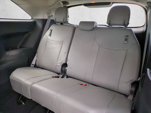 Used 2025 Toyota Sienna XLE FWD image 19