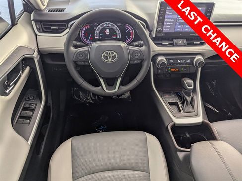 Used 2022 Toyota RAV4 Limited image 13