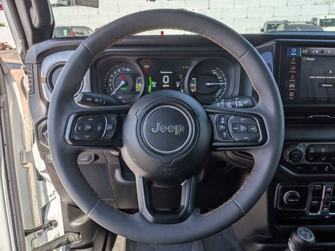 Used 2024 Jeep Wrangler Unlimited w/ Convenience Group AWD/4WD image 15