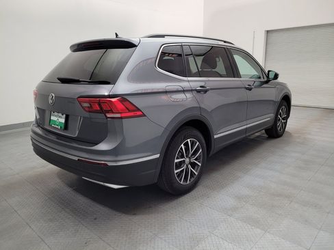 Used 2020 Volkswagen Tiguan SE w/ Panoramic Sunroof Package FWD image 9