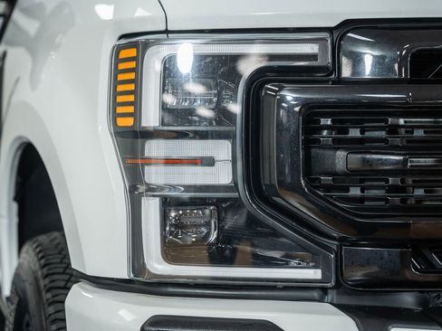 Certified 2022 Ford F250 Lariat w/ Black Appearance Package image 14