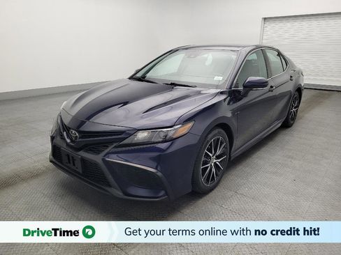 Used 2022 Toyota Camry SE image 1