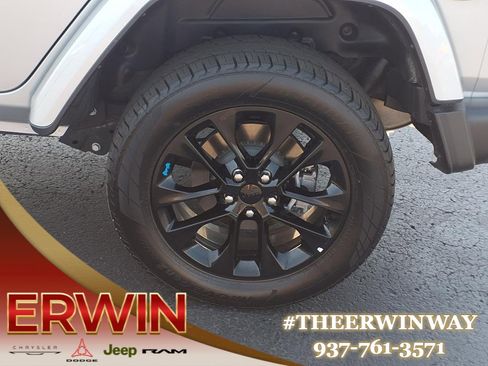 Used 2023 Jeep Wrangler Unlimited Sahara image 9