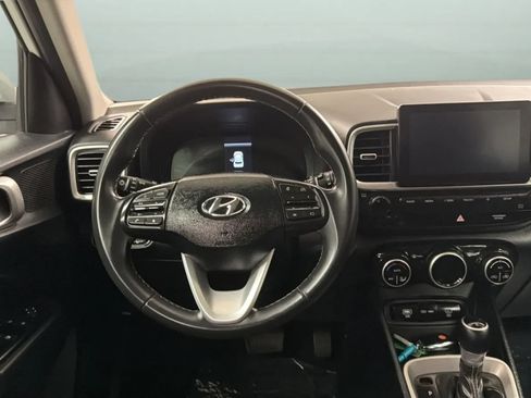 Used 2025 Hyundai Venue SEL FWD image 10