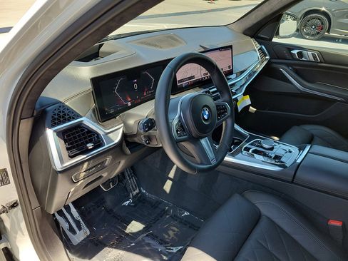 Used 2024 BMW X7 xDrive40i w/ M Sport Package AWD/4WD image 19