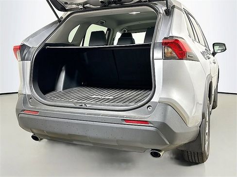 Used 2022 Toyota RAV4 XLE image 23