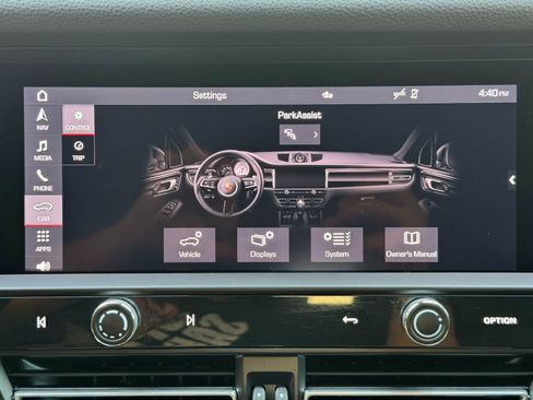 Used 2025 Porsche Macan AWD/4WD image 27