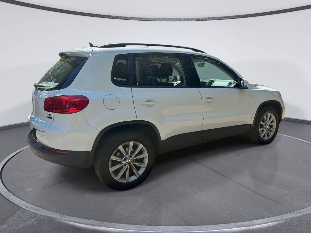 Used 2017 Volkswagen Tiguan S AWD/4WD image 5
