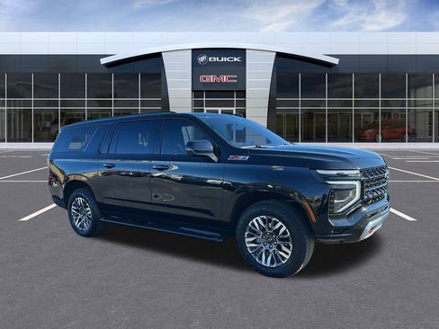 Used 2025 Chevrolet Suburban Z71 w/ Comfort Package AWD/4WD image 7
