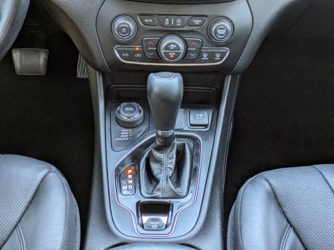 Used 2021 Jeep Cherokee Limited w/ Elite Package image 25