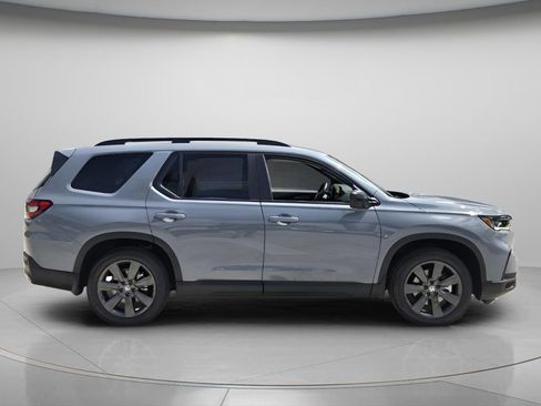 Certified 2025 Honda Pilot Sport image 3