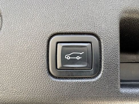 Used 2022 Chevrolet Equinox RS w/ RS Leather Package image 34