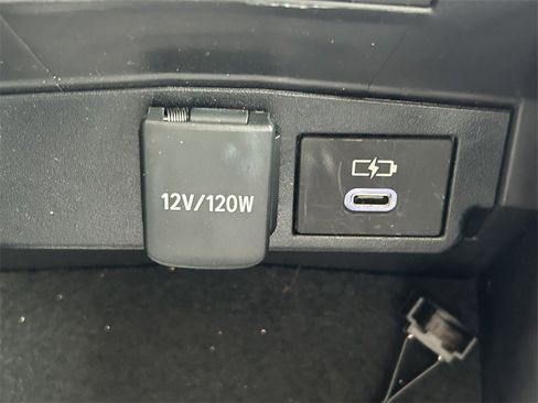 Certified 2025 Toyota Corolla LE image 28