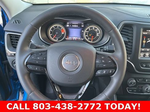 Used 2023 Jeep Cherokee Altitude Lux image 18