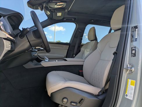 New 2026 Volvo XC90 T8 Plus AWD/4WD image 2