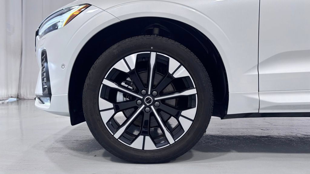 Certified 2026 Volvo XC60 B5 Plus AWD/4WD image 30