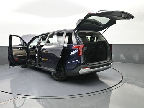 Used 2025 Kia Carnival image 79