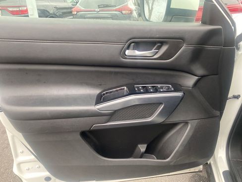 Used 2023 Nissan Pathfinder SL image 10