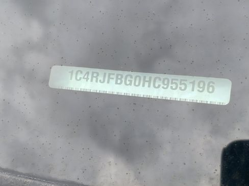 Used 2017 Jeep Grand Cherokee Limited w/ Luxury Group II image 35