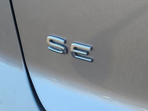 Used 2022 Volkswagen Atlas Cross Sport SE w/ Panoramic Sunroof Package image 30