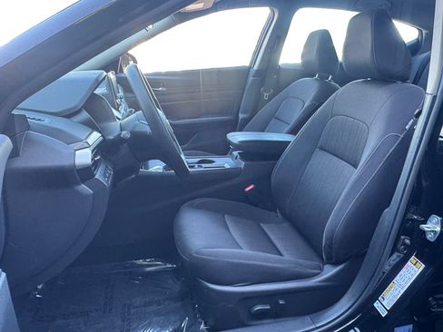 Used 2025 Nissan Altima 2.5 SV FWD image 9