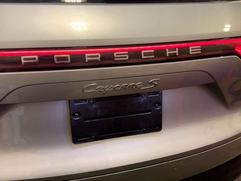 Used 2020 Porsche Cayenne S AWD/4WD image 17