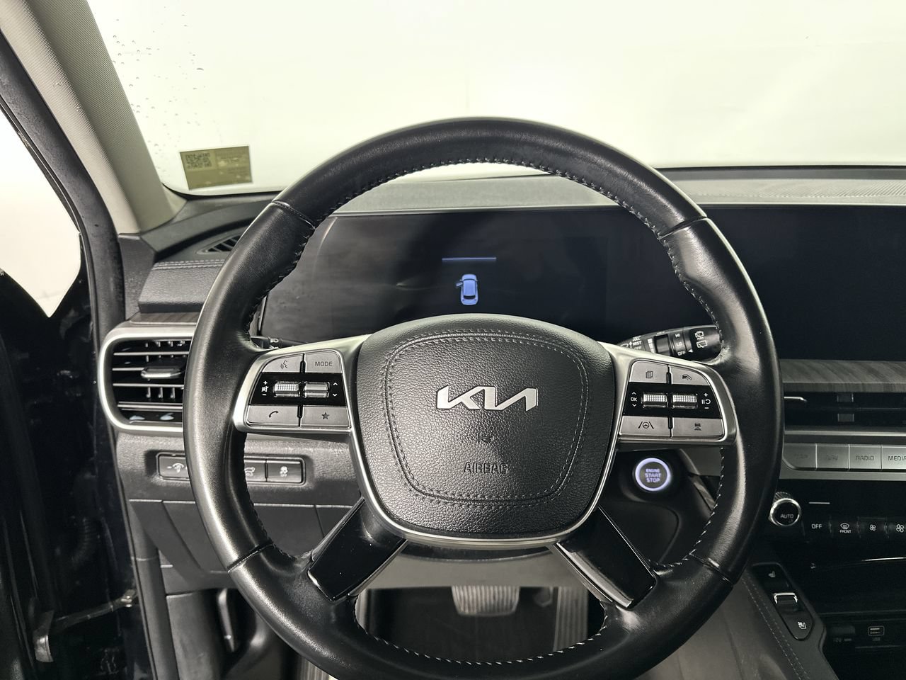 Used 2023 Kia Telluride EX w/ EX Captain's Chair Package FWD image 5