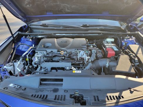 Used 2018 Toyota Camry LE image 11