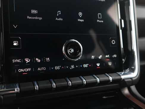 Used 2025 GMC Yukon XL Denali AWD/4WD image 25
