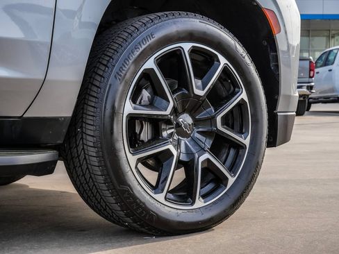 Used 2024 Chevrolet Suburban RST w/ Sport Performance Package AWD/4WD image 9