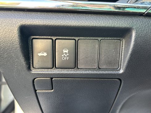 Used 2013 Toyota Avalon XLE Premium image 19