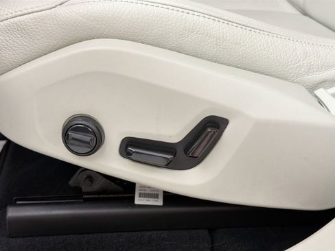 Certified 2023 Volvo XC60 B5 Plus w/ Protection Package Premier FWD image 18