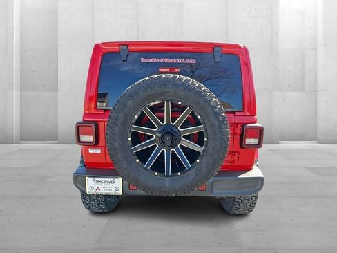 Used 2019 Jeep Wrangler Unlimited Sahara w/ Uconnect 4C Nav & Sound Group AWD/4WD image 5