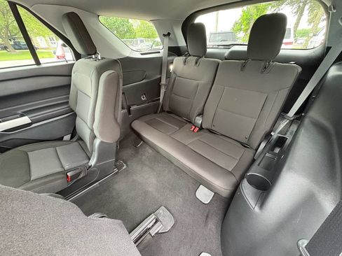 Used 2023 Ford Explorer XLT AWD/4WD image 27
