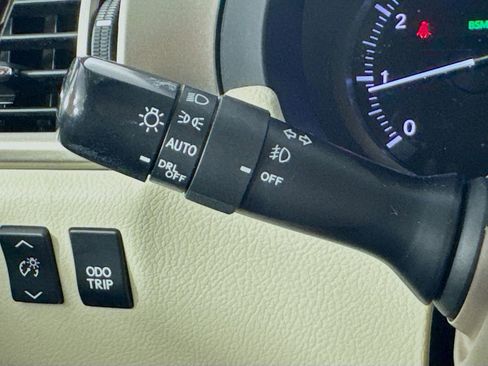 Used 2015 Lexus GX 460 w/ Premium Package image 13