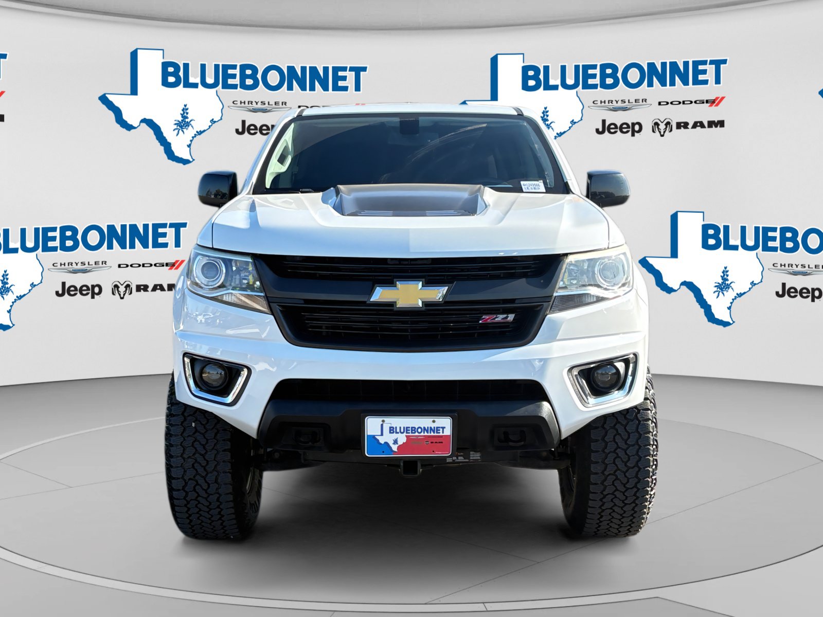Used 2017 Chevrolet Colorado Z71 AWD/4WD image 2