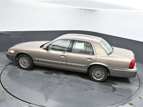 Used 2002 Mercury Grand Marquis GS image 32