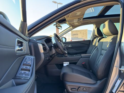 New 2026 Nissan Rogue Platinum image 11