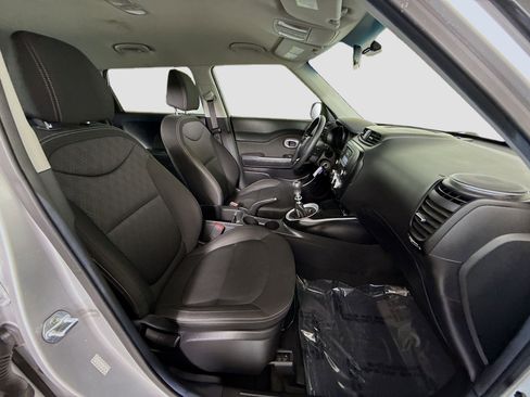 Used 2019 Kia Soul Base image 28