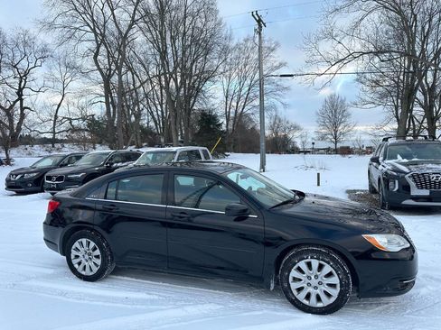 Used 2012 Chrysler 200 LX image 4