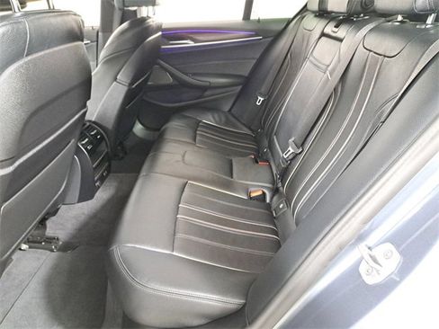 Used 2021 BMW M550i xDrive image 11