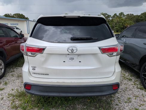 Used 2016 Toyota Highlander LE FWD image 5