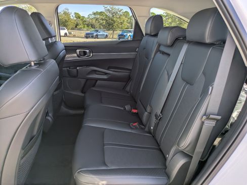 New 2026 Kia Sorento S w/ S Panoramic Sunroof Package FWD image 16