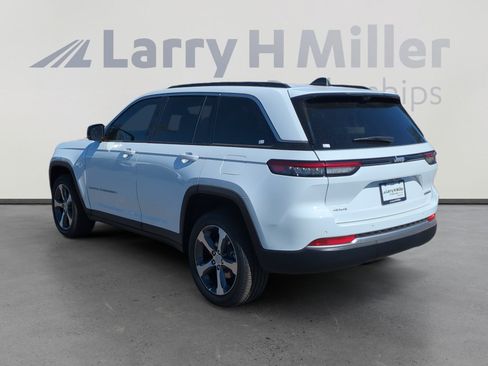 New 2026 Jeep Grand Cherokee Limited w/ Luxury Tech Group II AWD/4WD image 3