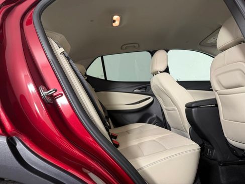 Used 2021 Buick Encore GX Essence AWD/4WD image 30